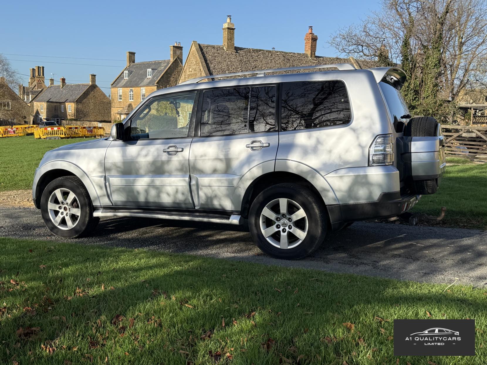 Mitsubishi Shogun 3.2 DI-DC Elegance SUV 5dr Diesel Auto 4WD Euro 4 LWB (168 ps)