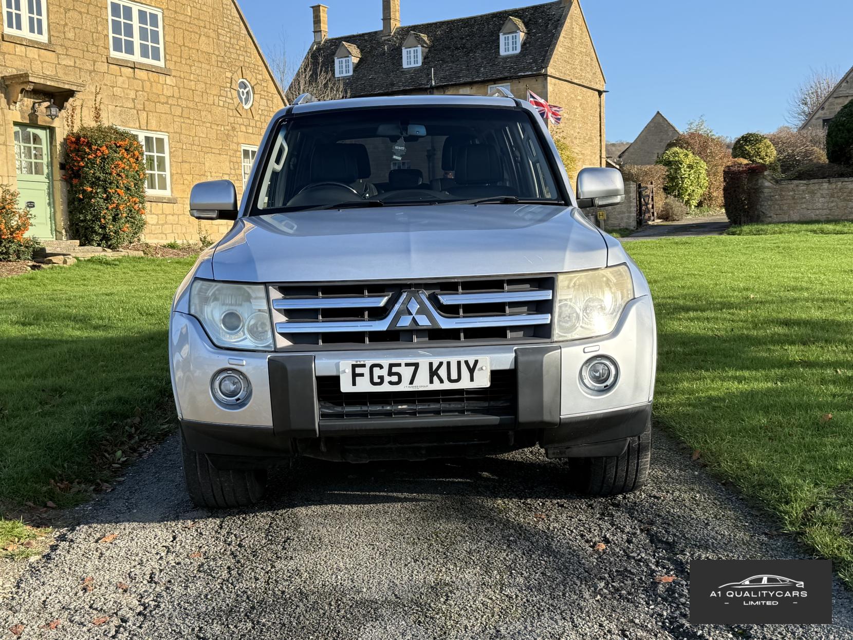 Mitsubishi Shogun 3.2 DI-DC Elegance SUV 5dr Diesel Auto 4WD Euro 4 LWB (168 ps)