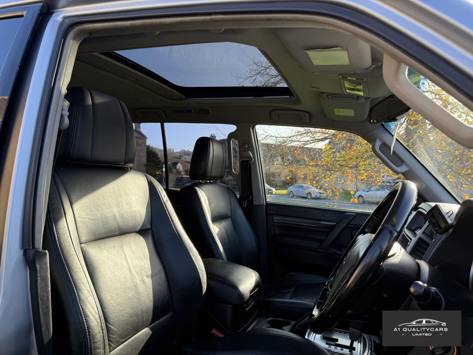 Mitsubishi Shogun 3.2 DI-DC Elegance SUV 5dr Diesel Auto 4WD Euro 4 LWB (168 ps)