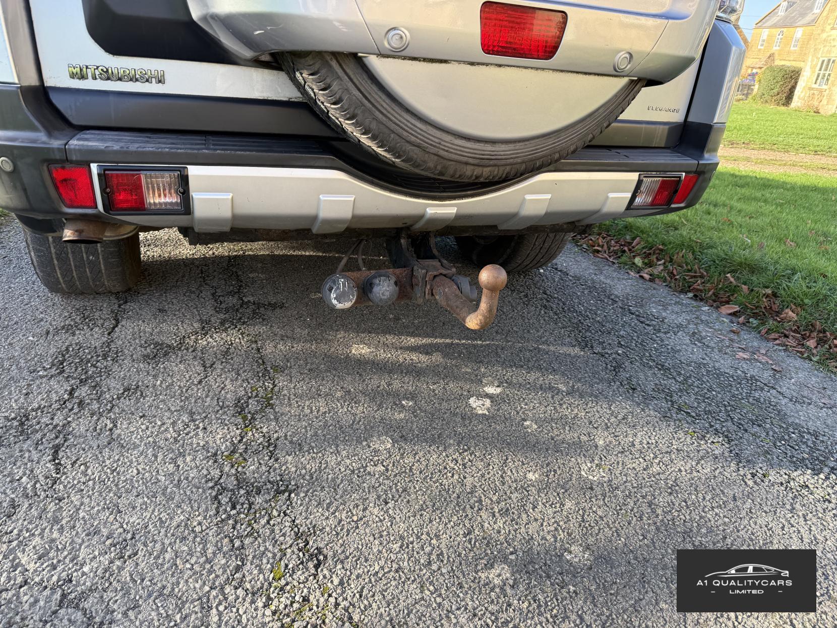Mitsubishi Shogun 3.2 DI-DC Elegance SUV 5dr Diesel Auto 4WD Euro 4 LWB (168 ps)