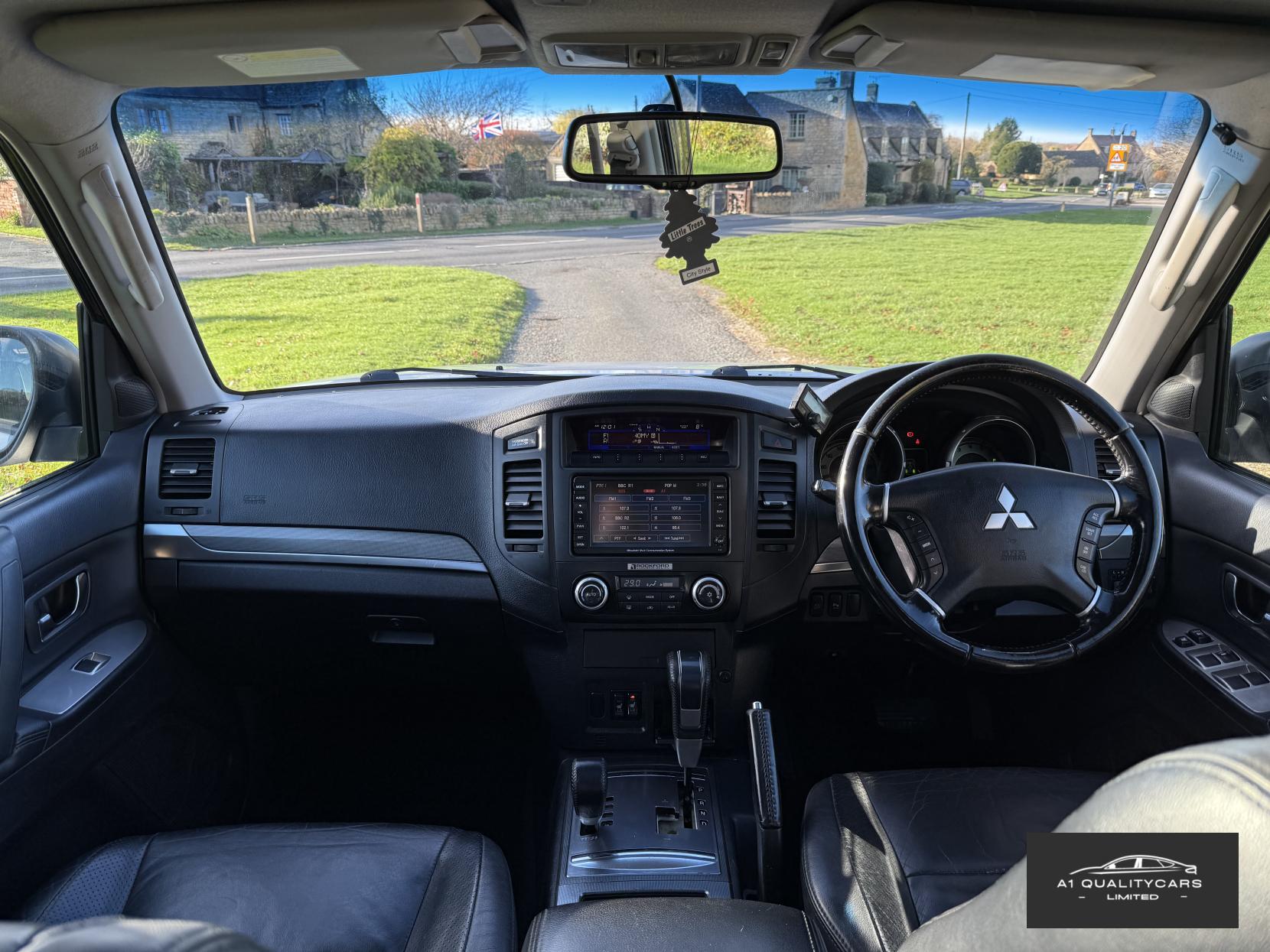 Mitsubishi Shogun 3.2 DI-DC Elegance SUV 5dr Diesel Auto 4WD Euro 4 LWB (168 ps)