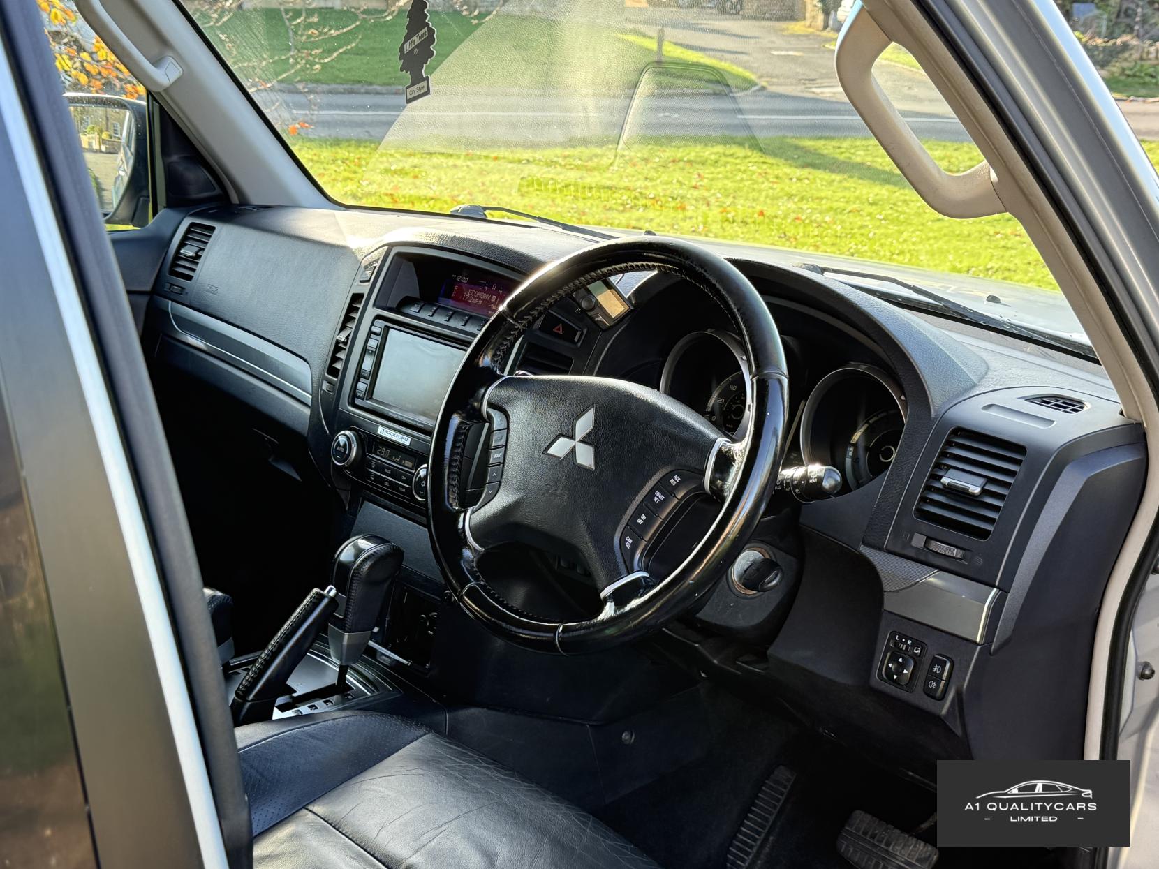 Mitsubishi Shogun 3.2 DI-DC Elegance SUV 5dr Diesel Auto 4WD Euro 4 LWB (168 ps)