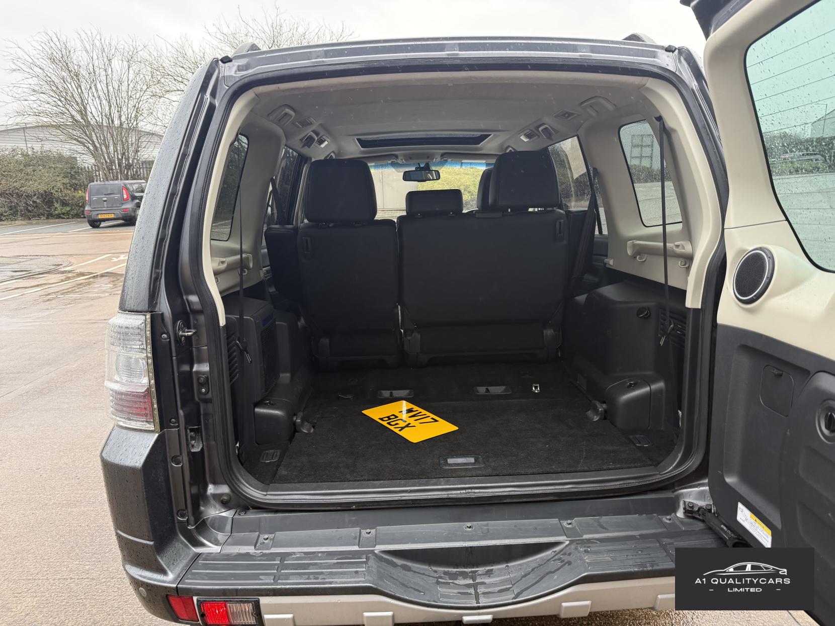 Mitsubishi Shogun 3.2 DI-DC SG3 SUV 5dr Diesel Auto 4WD Euro 6 LWB (187 ps)