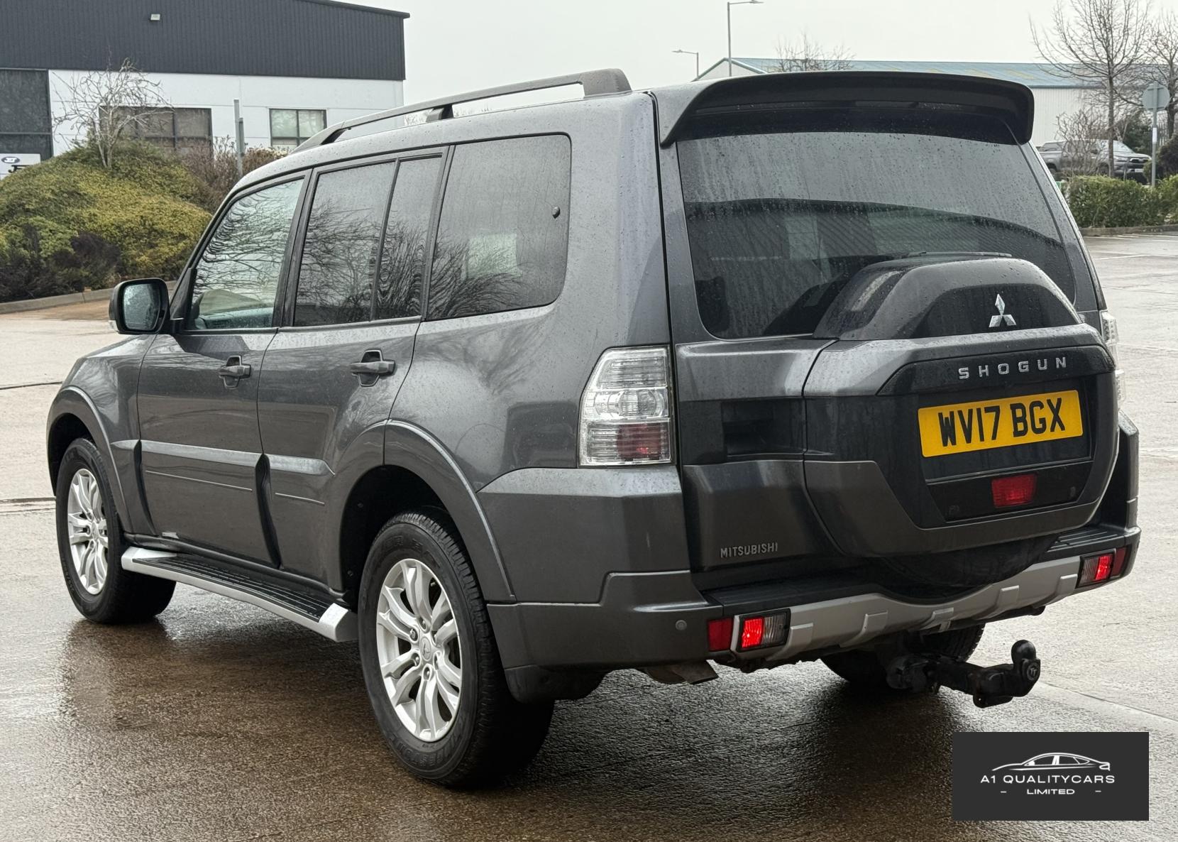 Mitsubishi Shogun 3.2 DI-DC SG3 SUV 5dr Diesel Auto 4WD Euro 6 LWB (187 ps)