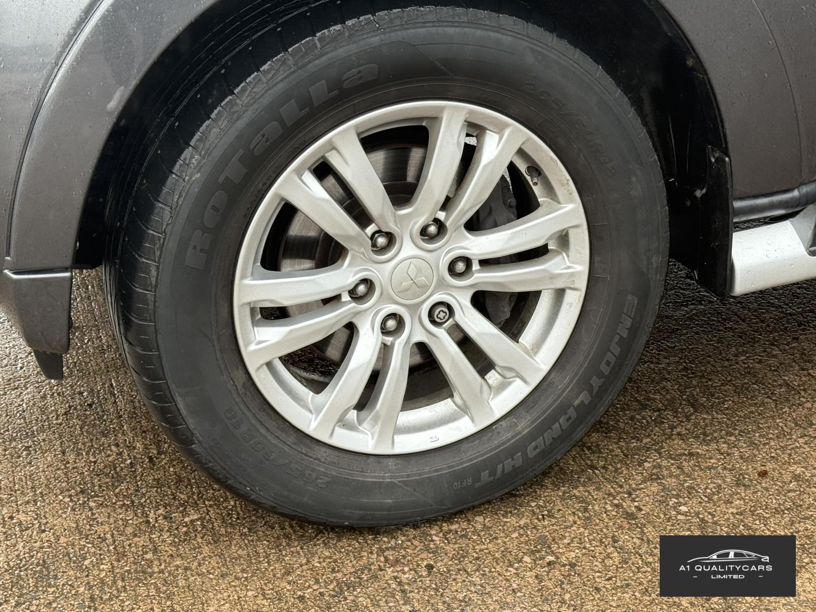 Mitsubishi Shogun 3.2 DI-DC SG3 SUV 5dr Diesel Auto 4WD Euro 6 LWB (187 ps)