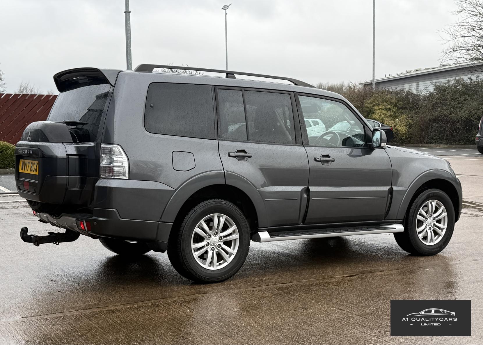 Mitsubishi Shogun 3.2 DI-DC SG3 SUV 5dr Diesel Auto 4WD Euro 6 LWB (187 ps)