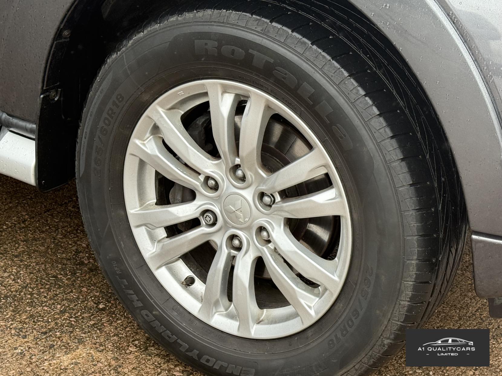 Mitsubishi Shogun 3.2 DI-DC SG3 SUV 5dr Diesel Auto 4WD Euro 6 LWB (187 ps)