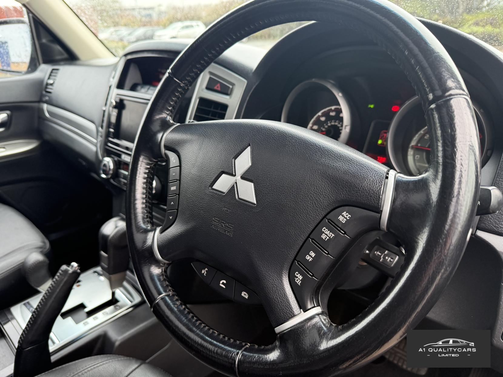 Mitsubishi Shogun 3.2 DI-DC SG3 SUV 5dr Diesel Auto 4WD Euro 6 LWB (187 ps)