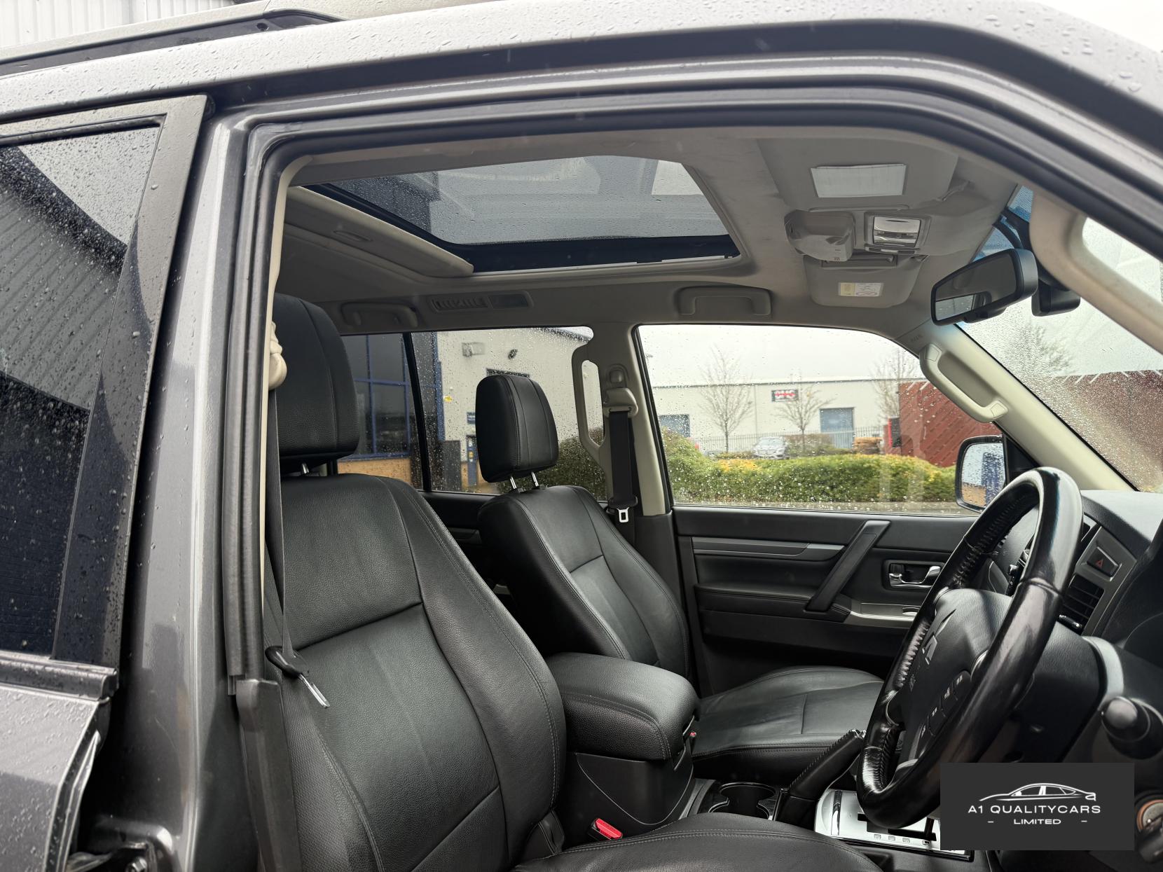 Mitsubishi Shogun 3.2 DI-DC SG3 SUV 5dr Diesel Auto 4WD Euro 6 LWB (187 ps)