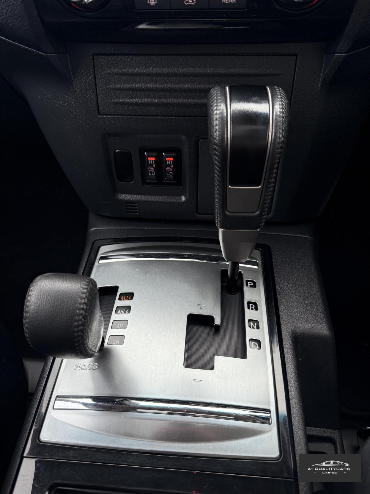 Mitsubishi Shogun 3.2 DI-DC SG3 SUV 5dr Diesel Auto 4WD Euro 6 LWB (187 ps)