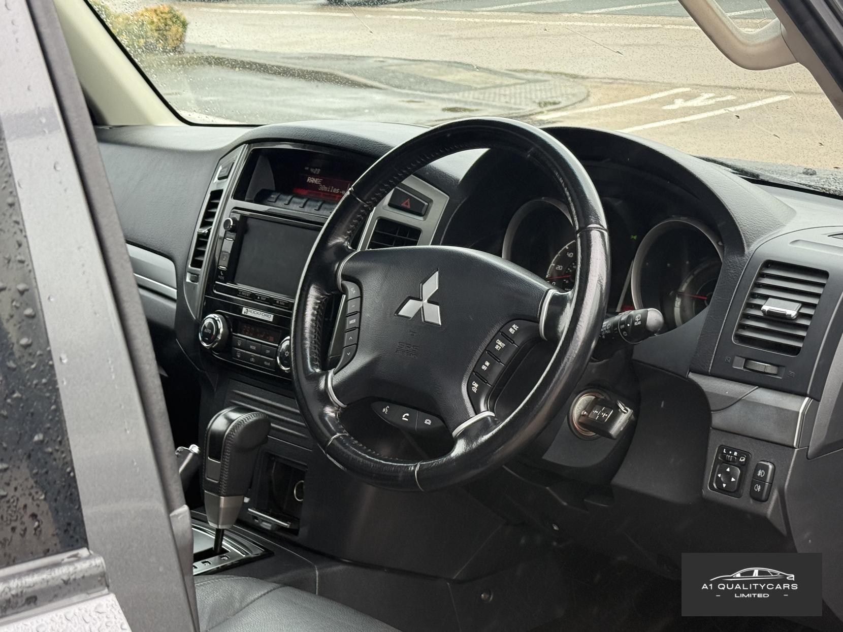 Mitsubishi Shogun 3.2 DI-DC SG3 SUV 5dr Diesel Auto 4WD Euro 6 LWB (187 ps)