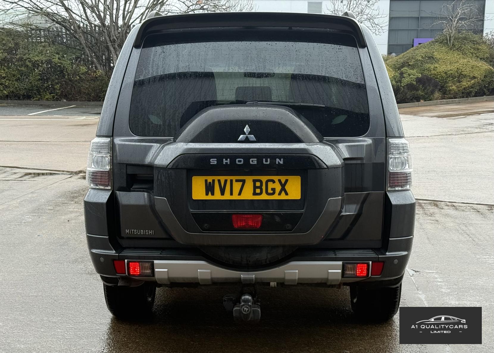 Mitsubishi Shogun 3.2 DI-DC SG3 SUV 5dr Diesel Auto 4WD Euro 6 LWB (187 ps)