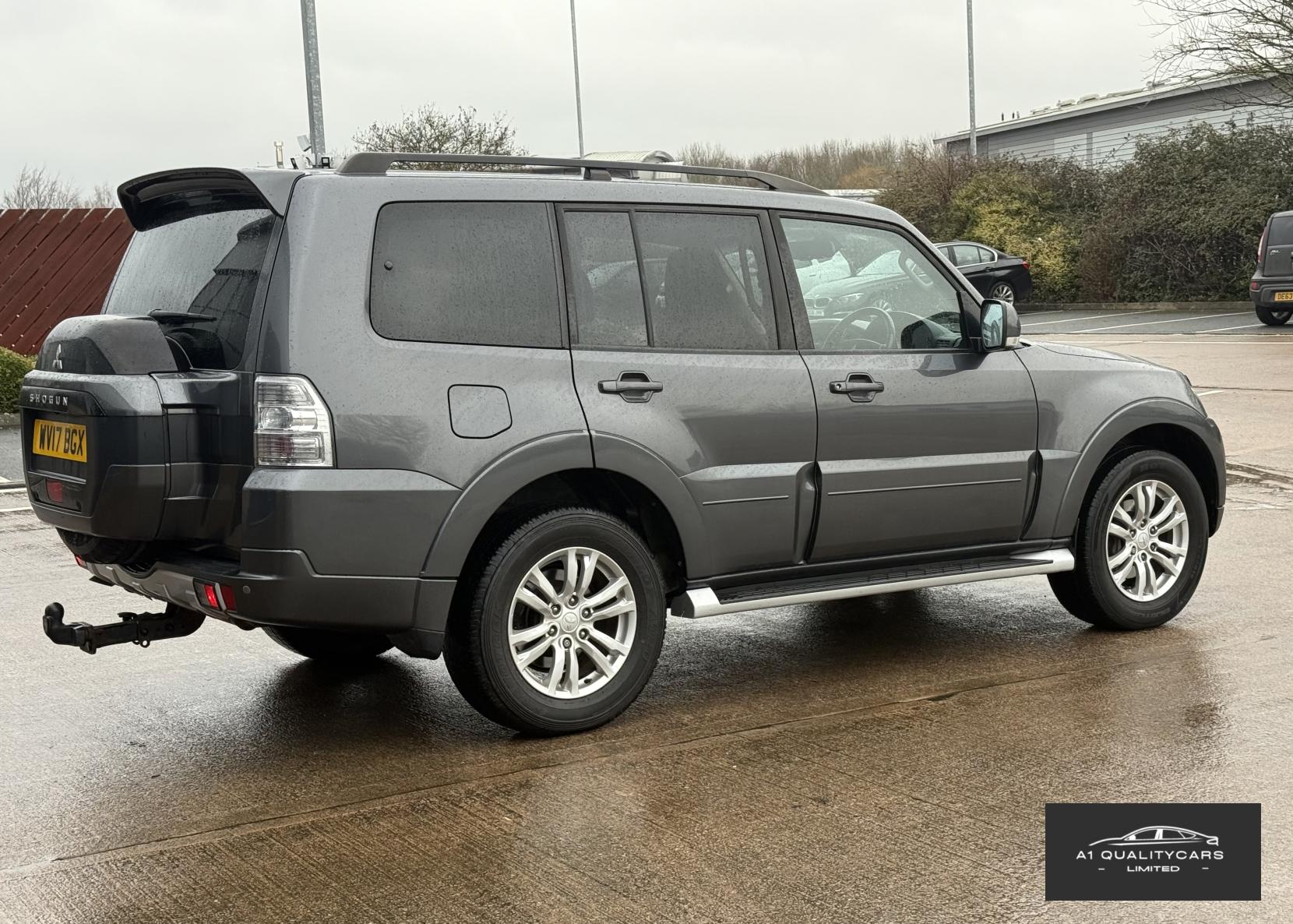 Mitsubishi Shogun 3.2 DI-DC SG3 SUV 5dr Diesel Auto 4WD Euro 6 LWB (187 ps)