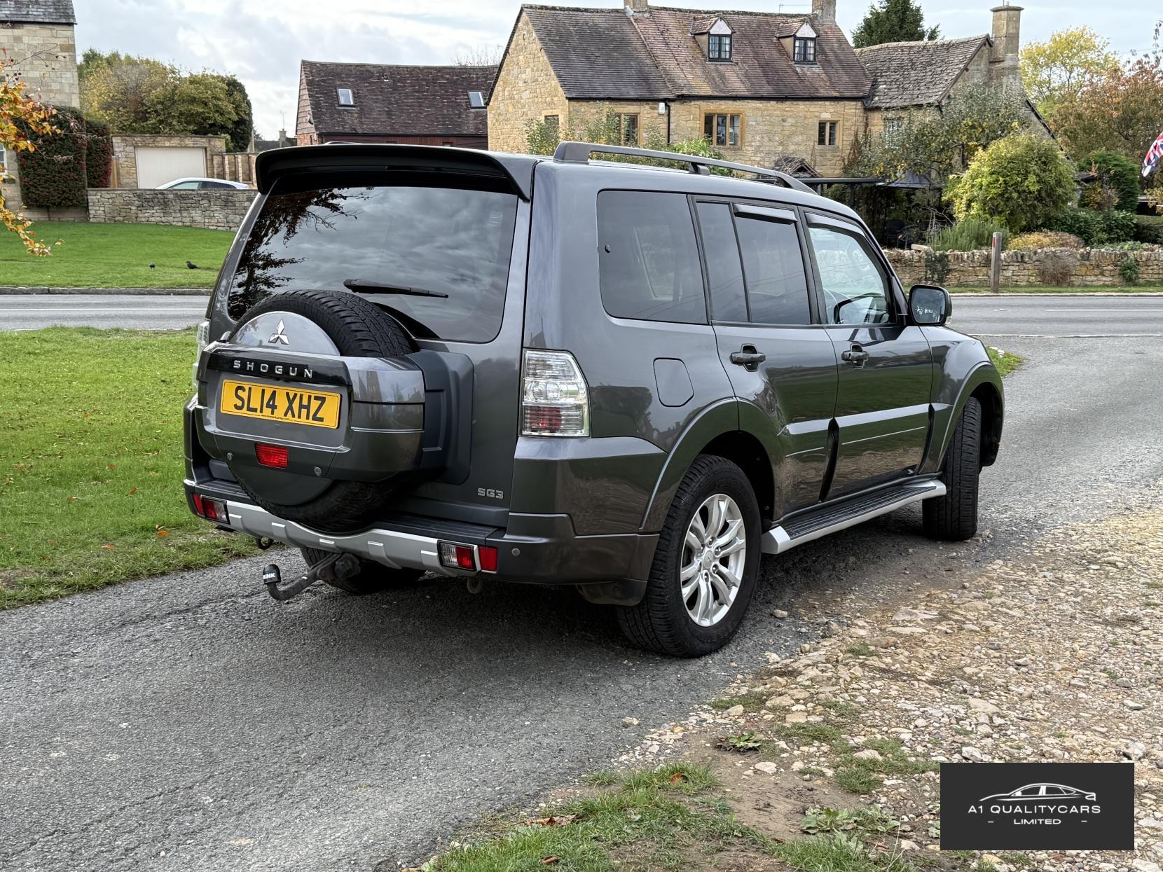 Mitsubishi Shogun 3.2 DI-DC SG3 SUV 5dr Diesel Auto 4WD Euro 5 LWB (197 ps)