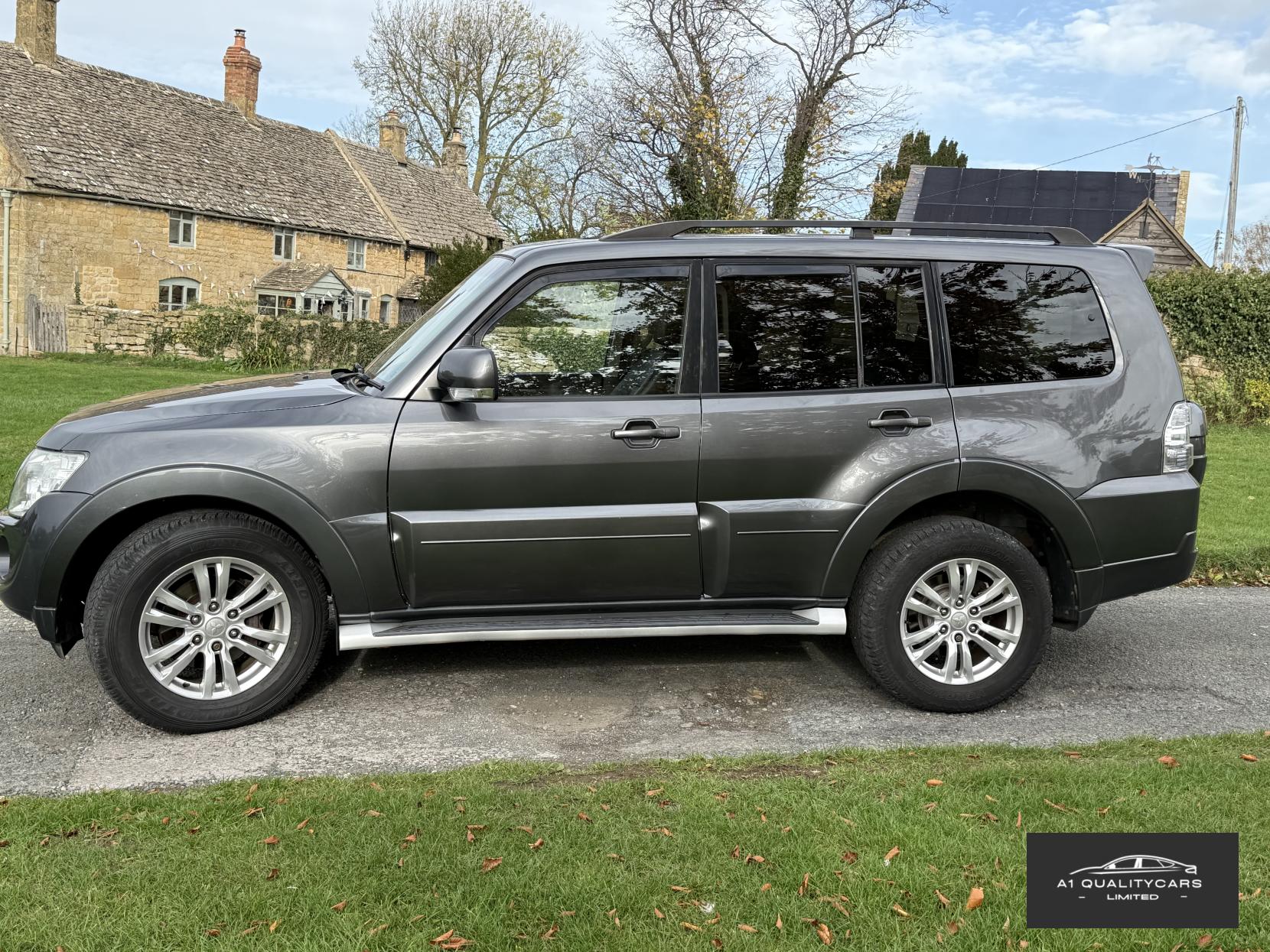 Mitsubishi Shogun 3.2 DI-DC SG3 SUV 5dr Diesel Auto 4WD Euro 5 LWB (197 ps)