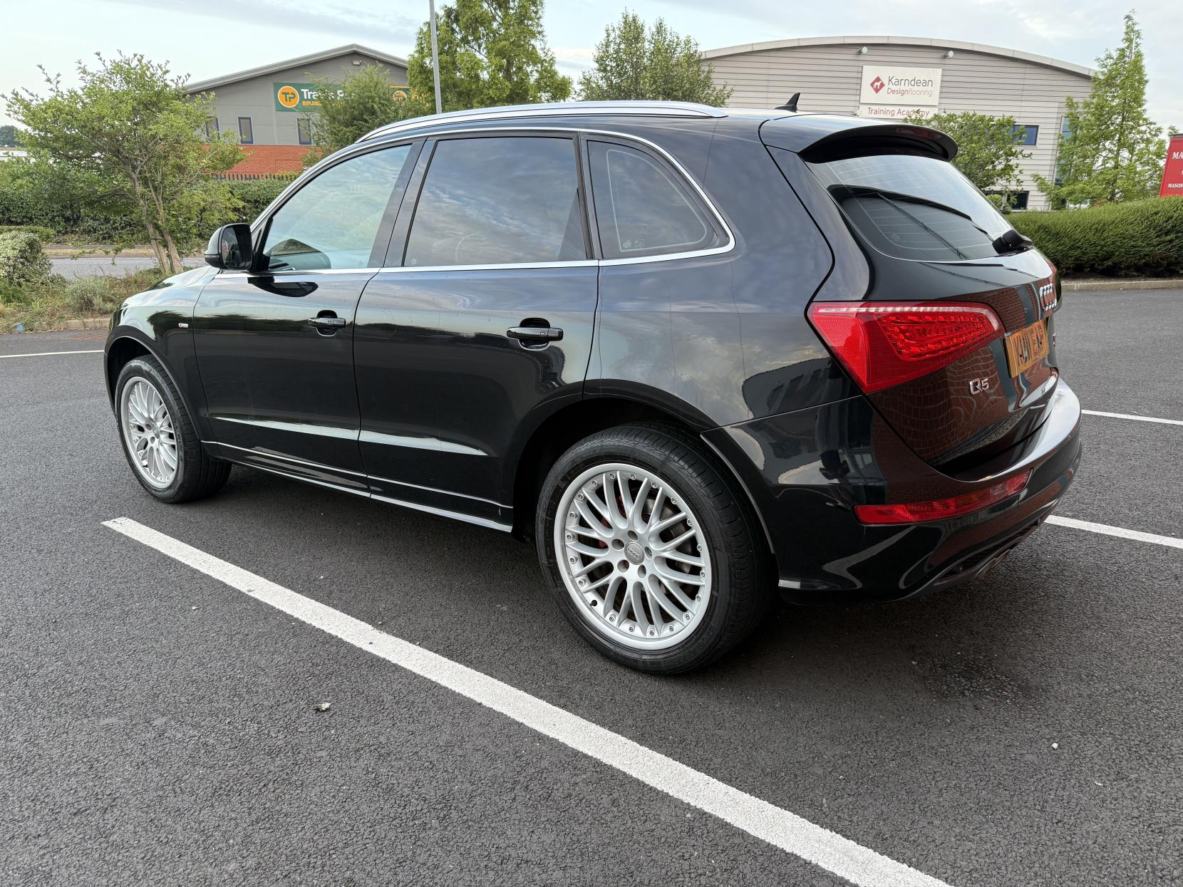 Audi Q5 2.0 TDI S line SUV 5dr Diesel S Tronic quattro Euro 5 (170 ps)