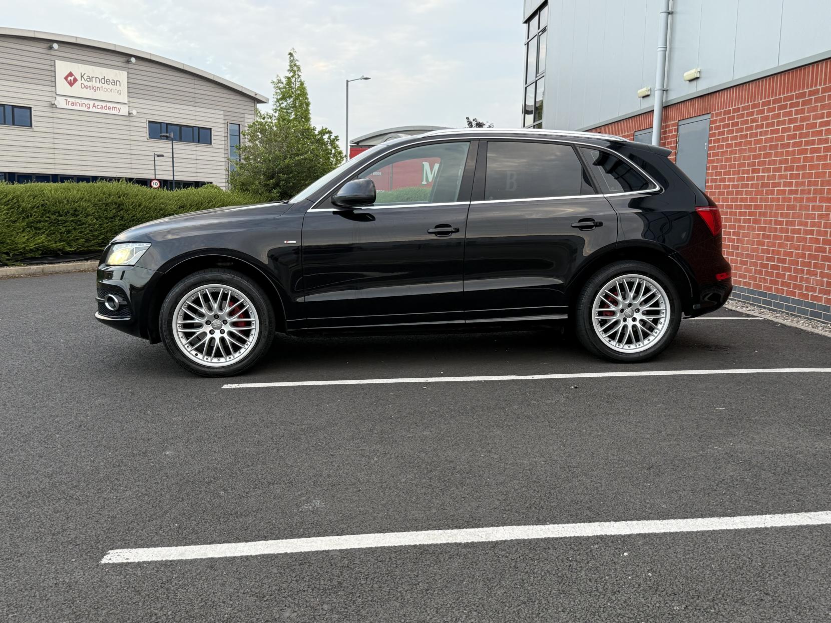 Audi Q5 2.0 TDI S line SUV 5dr Diesel S Tronic quattro Euro 5 (170 ps)