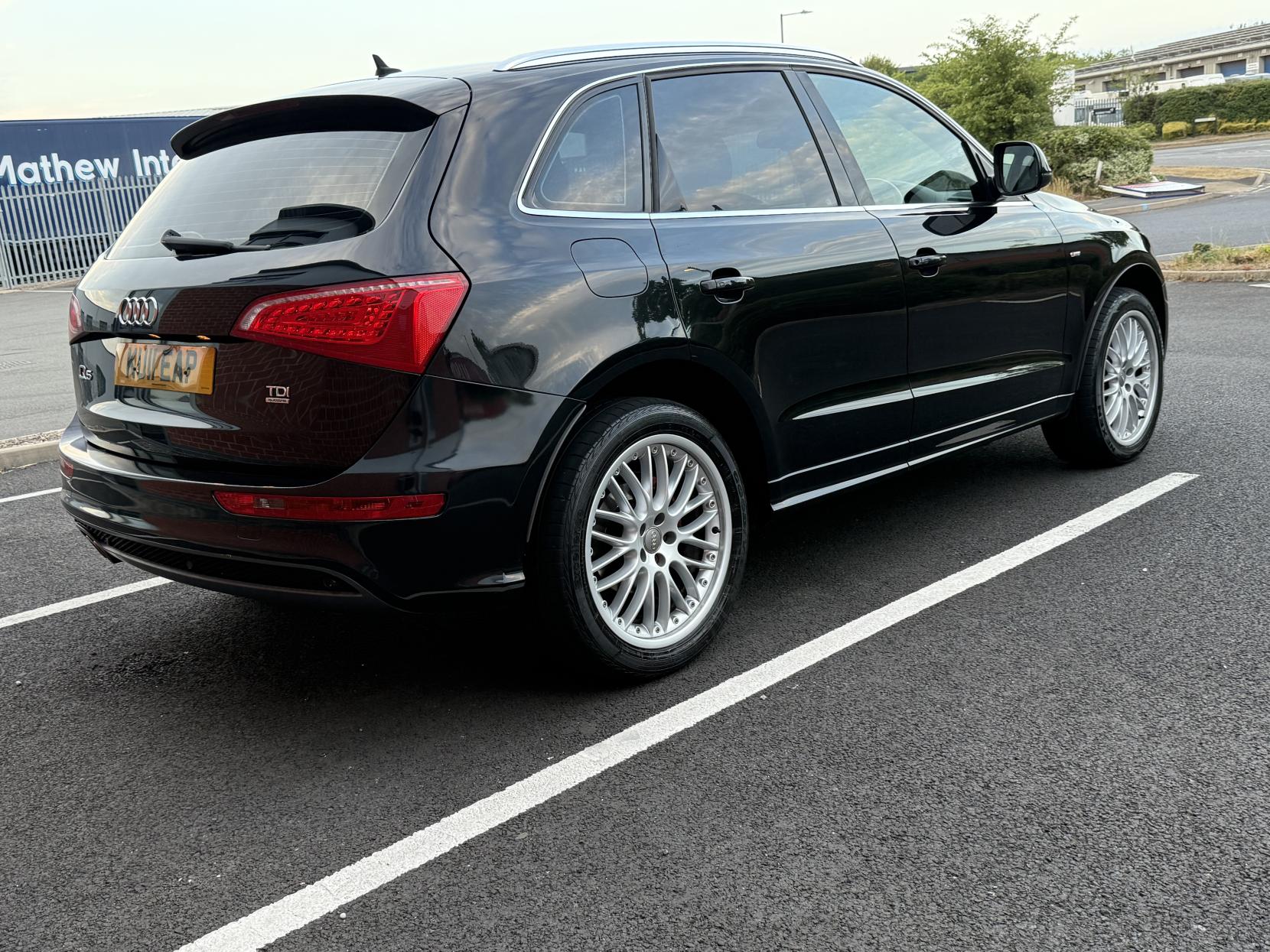 Audi Q5 2.0 TDI S line SUV 5dr Diesel S Tronic quattro Euro 5 (170 ps)