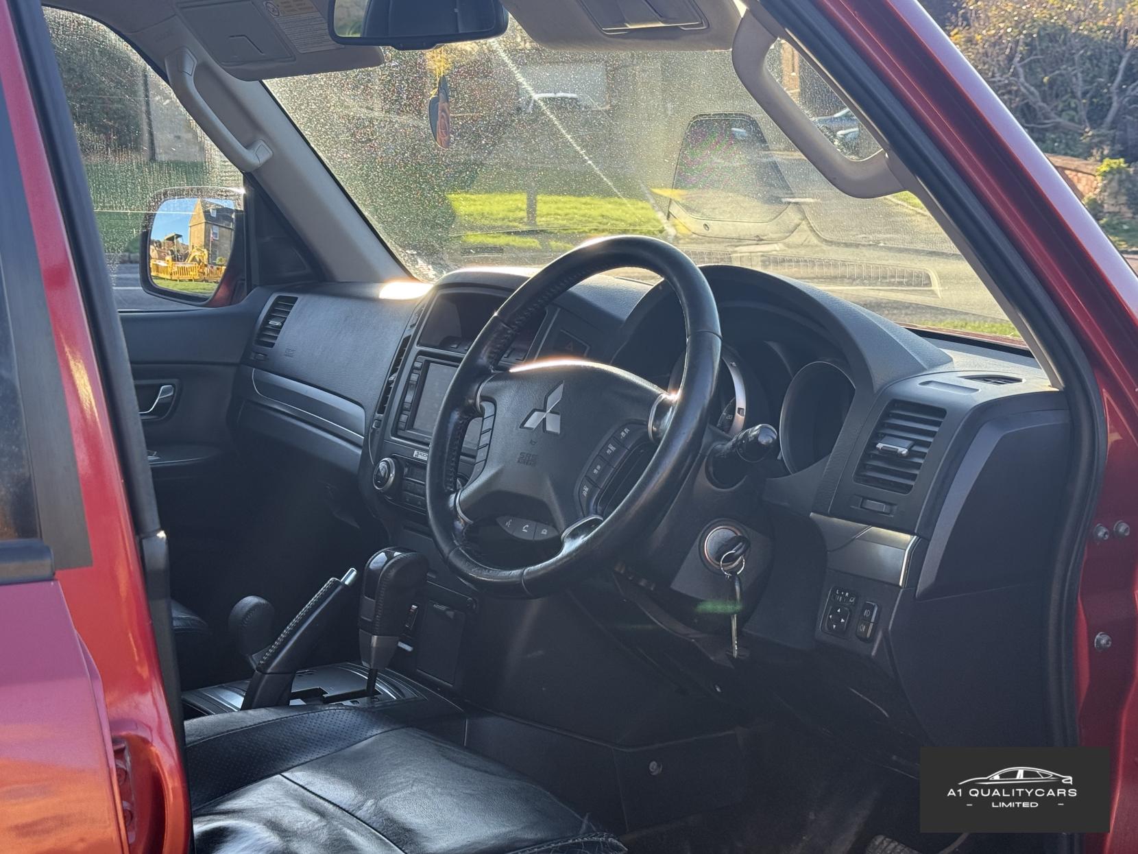 Mitsubishi Shogun 3.2 DI-DC Elegance SUV 5dr Diesel Auto 4WD Euro 5 LWB (197 ps)