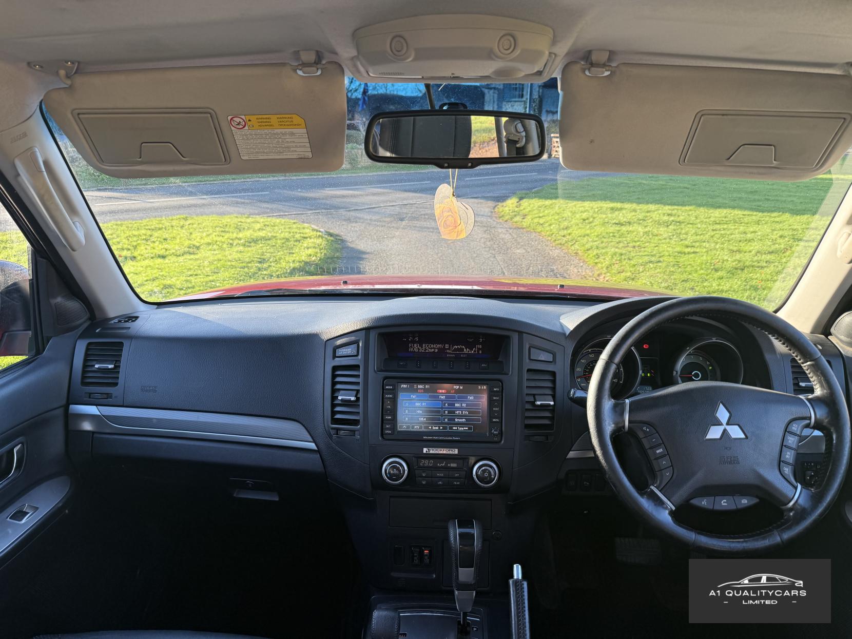 Mitsubishi Shogun 3.2 DI-DC Elegance SUV 5dr Diesel Auto 4WD Euro 5 LWB (197 ps)