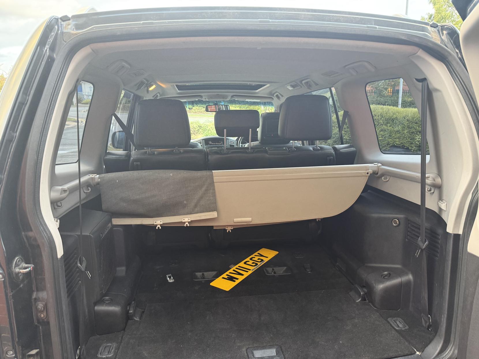 Mitsubishi Shogun 3.2 DI-DC Diamond SUV 5dr Diesel Auto 4WD Euro 5 LWB (197 ps)