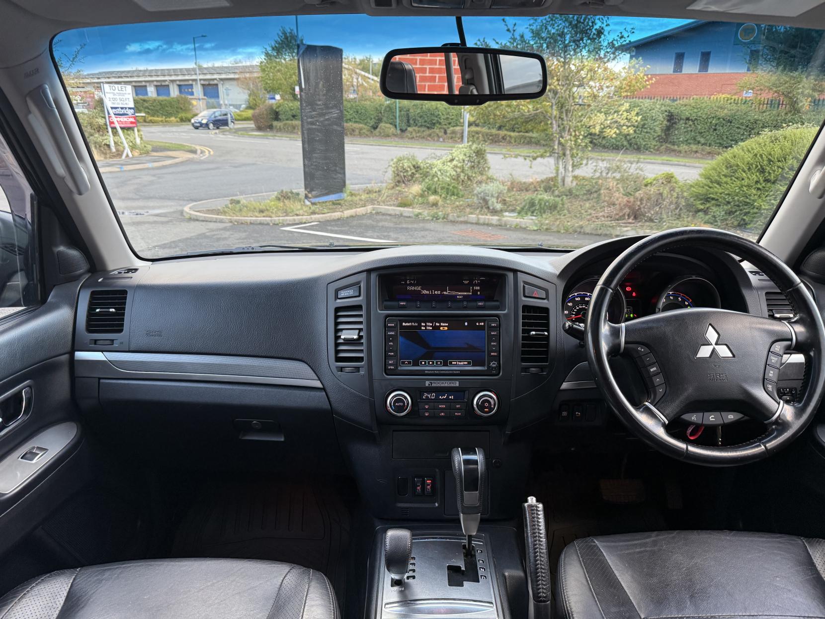Mitsubishi Shogun 3.2 DI-DC Diamond SUV 5dr Diesel Auto 4WD Euro 5 LWB (197 ps)