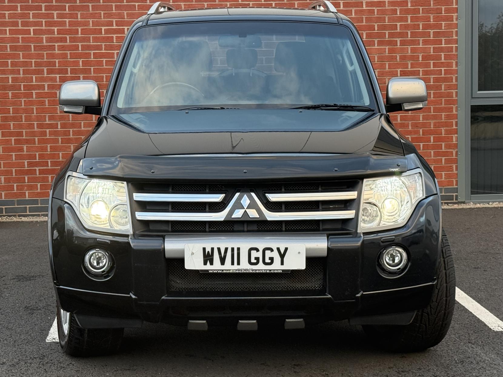 Mitsubishi Shogun 3.2 DI-DC Diamond SUV 5dr Diesel Auto 4WD Euro 5 LWB (197 ps)