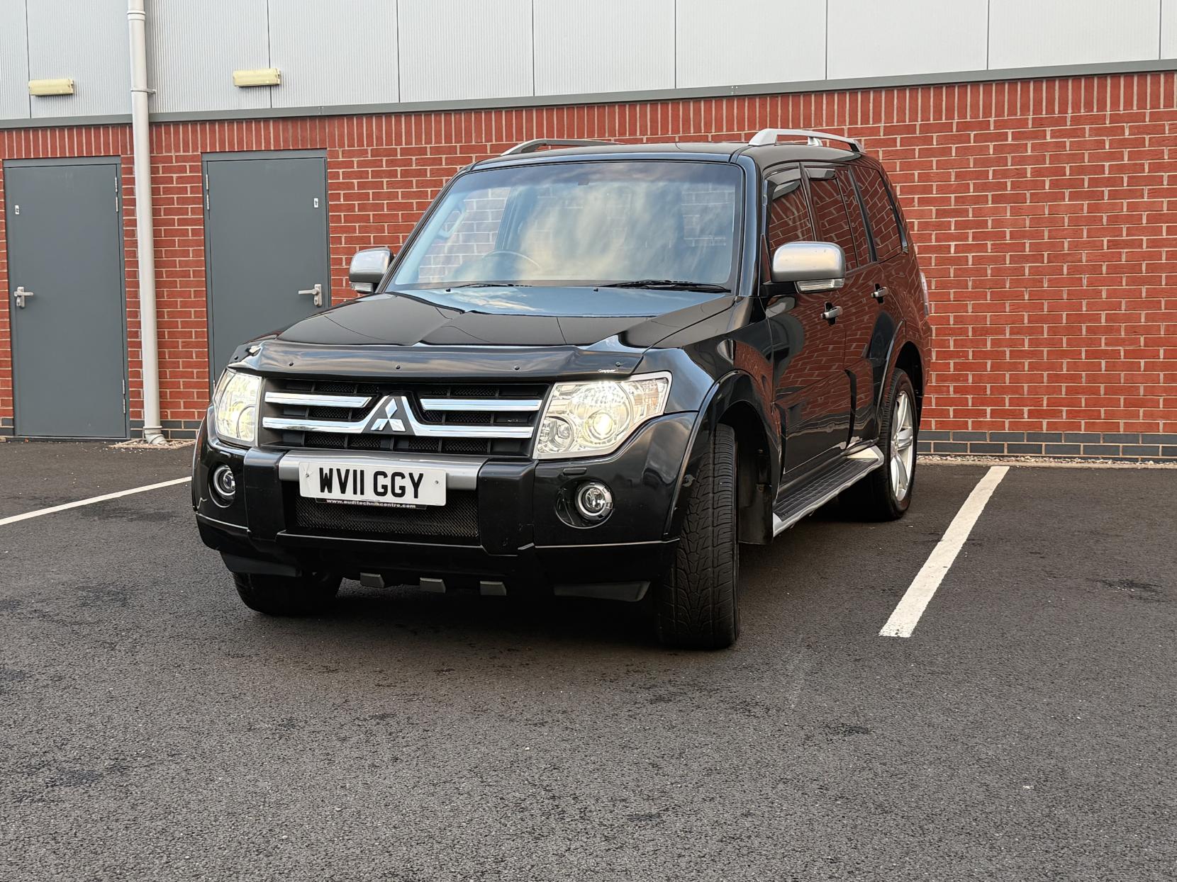 Mitsubishi Shogun 3.2 DI-DC Diamond SUV 5dr Diesel Auto 4WD Euro 5 LWB (197 ps)