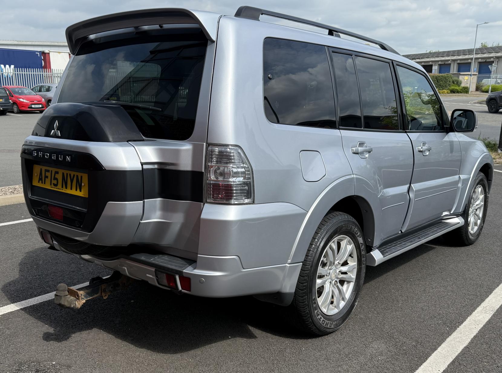 Mitsubishi Shogun 3.2 DI-DC SG3 SUV 5dr Diesel Auto 4WD Euro 5 LWB (197 ps)