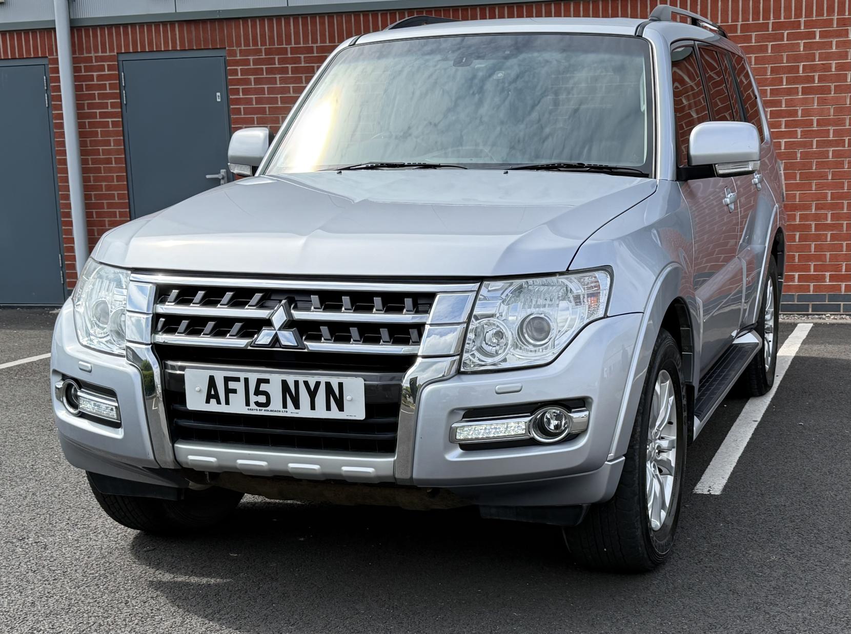 Mitsubishi Shogun 3.2 DI-DC SG3 SUV 5dr Diesel Auto 4WD Euro 5 LWB (197 ps)