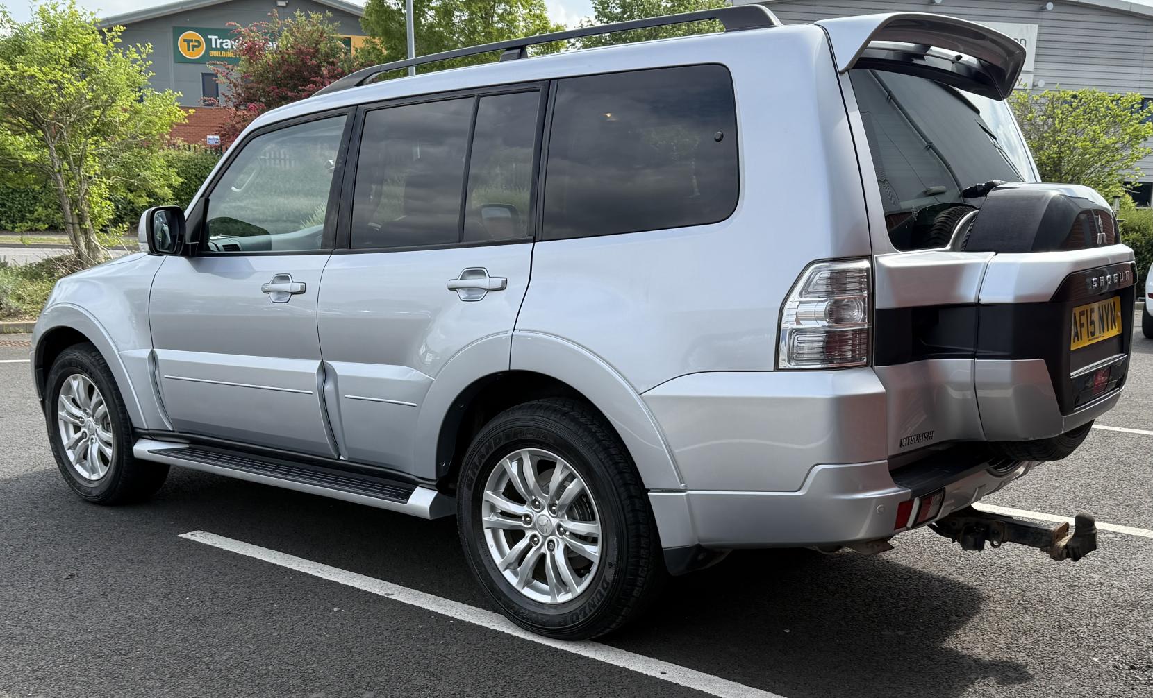 Mitsubishi Shogun 3.2 DI-DC SG3 SUV 5dr Diesel Auto 4WD Euro 5 LWB (197 ps)