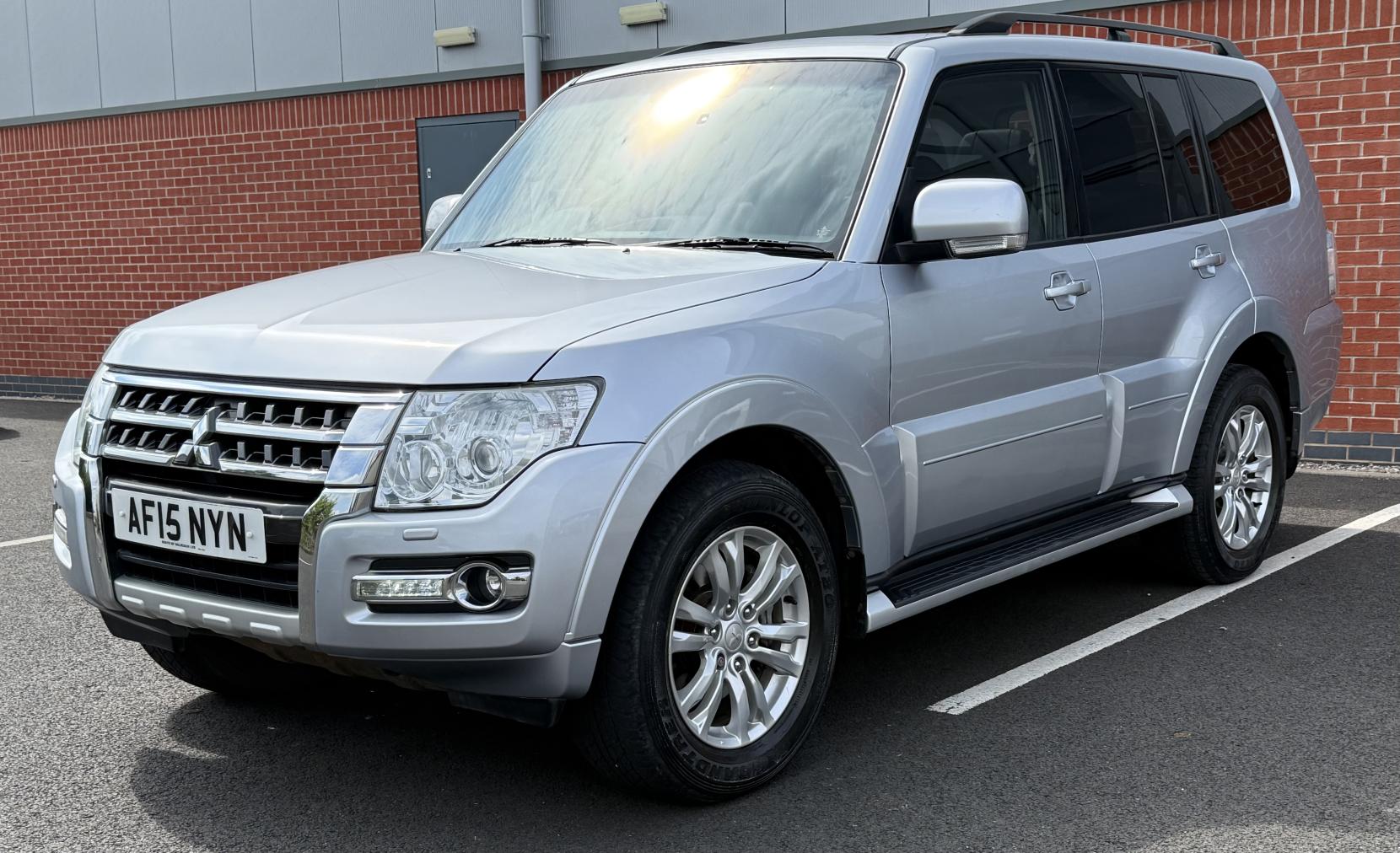 Mitsubishi Shogun 3.2 DI-DC SG3 SUV 5dr Diesel Auto 4WD Euro 5 LWB (197 ps)
