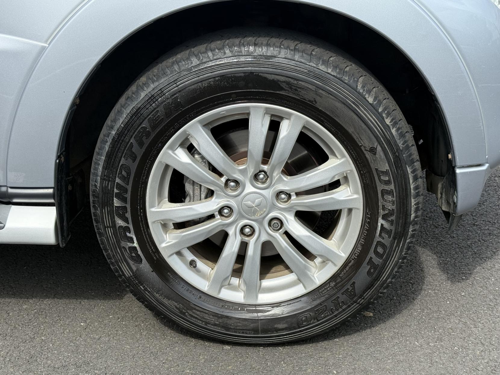 Mitsubishi Shogun 3.2 DI-DC SG3 SUV 5dr Diesel Auto 4WD Euro 5 LWB (197 ps)