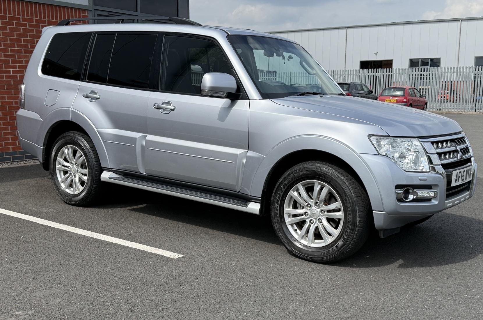 Mitsubishi Shogun 3.2 DI-DC SG3 SUV 5dr Diesel Auto 4WD Euro 5 LWB (197 ps)