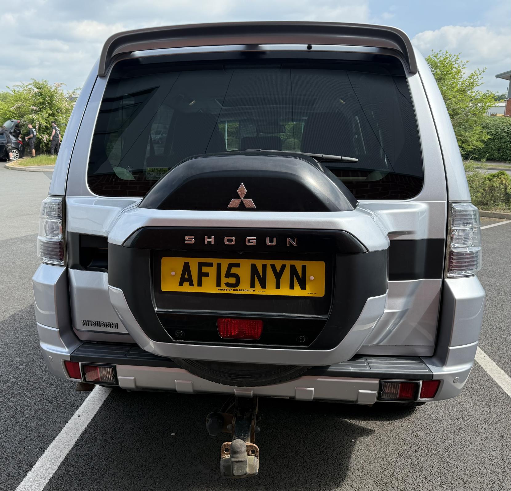 Mitsubishi Shogun 3.2 DI-DC SG3 SUV 5dr Diesel Auto 4WD Euro 5 LWB (197 ps)