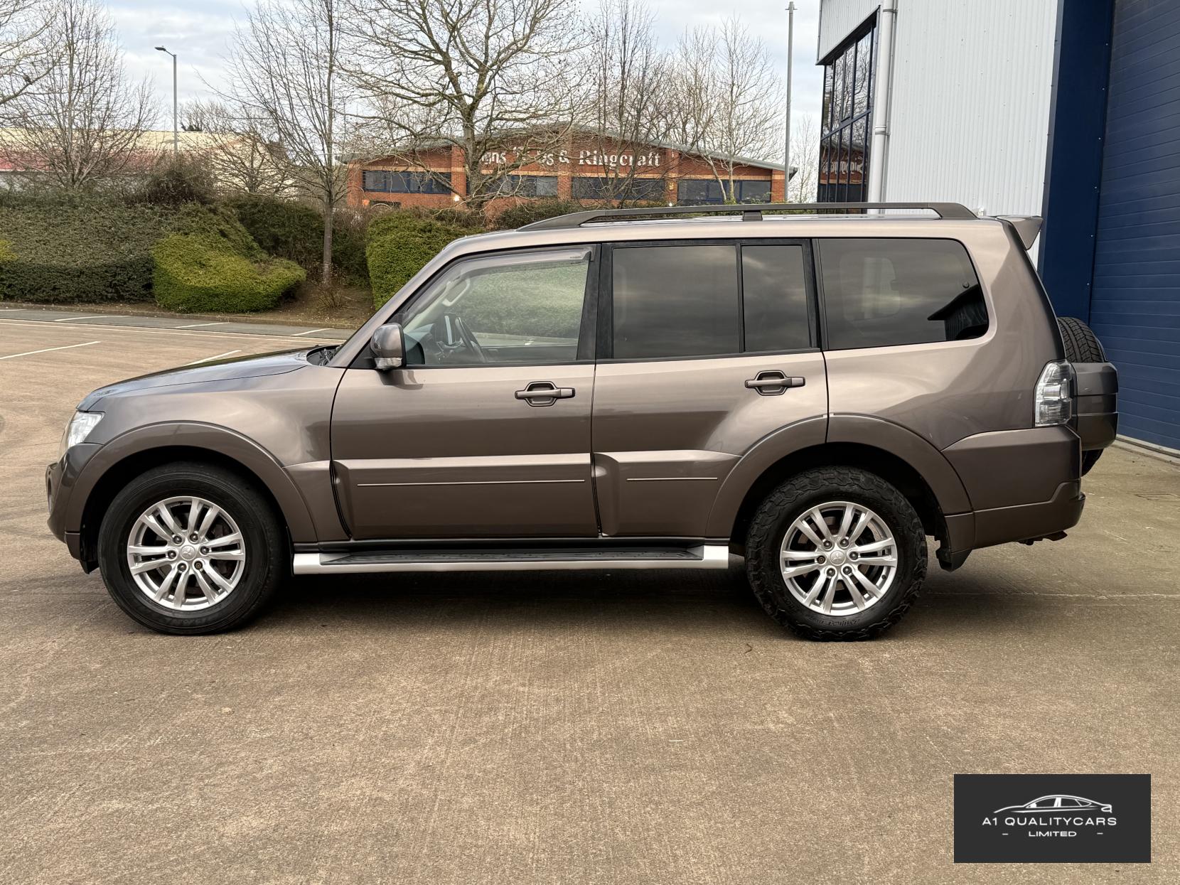 Mitsubishi Shogun 3.2 DI-DC SG3 SUV 5dr Diesel Auto 4WD Euro 5 LWB (197 ps)