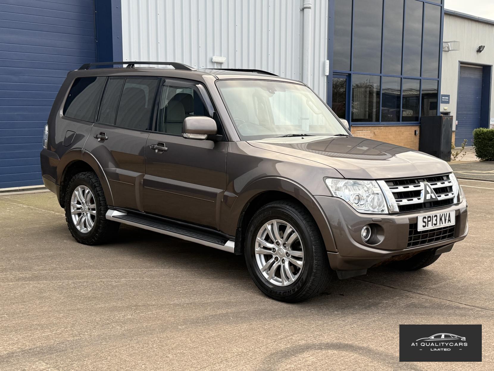 Mitsubishi Shogun 3.2 DI-DC SG3 SUV 5dr Diesel Auto 4WD Euro 5 LWB (197 ps)