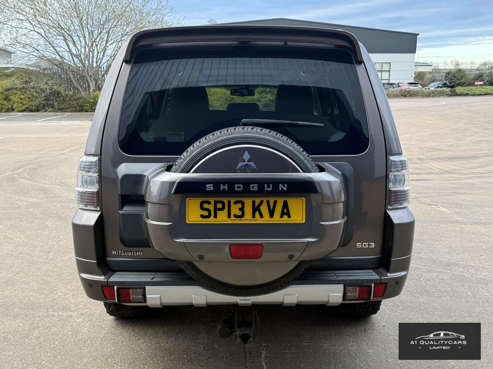 Mitsubishi Shogun 3.2 DI-DC SG3 SUV 5dr Diesel Auto 4WD Euro 5 LWB (197 ps)