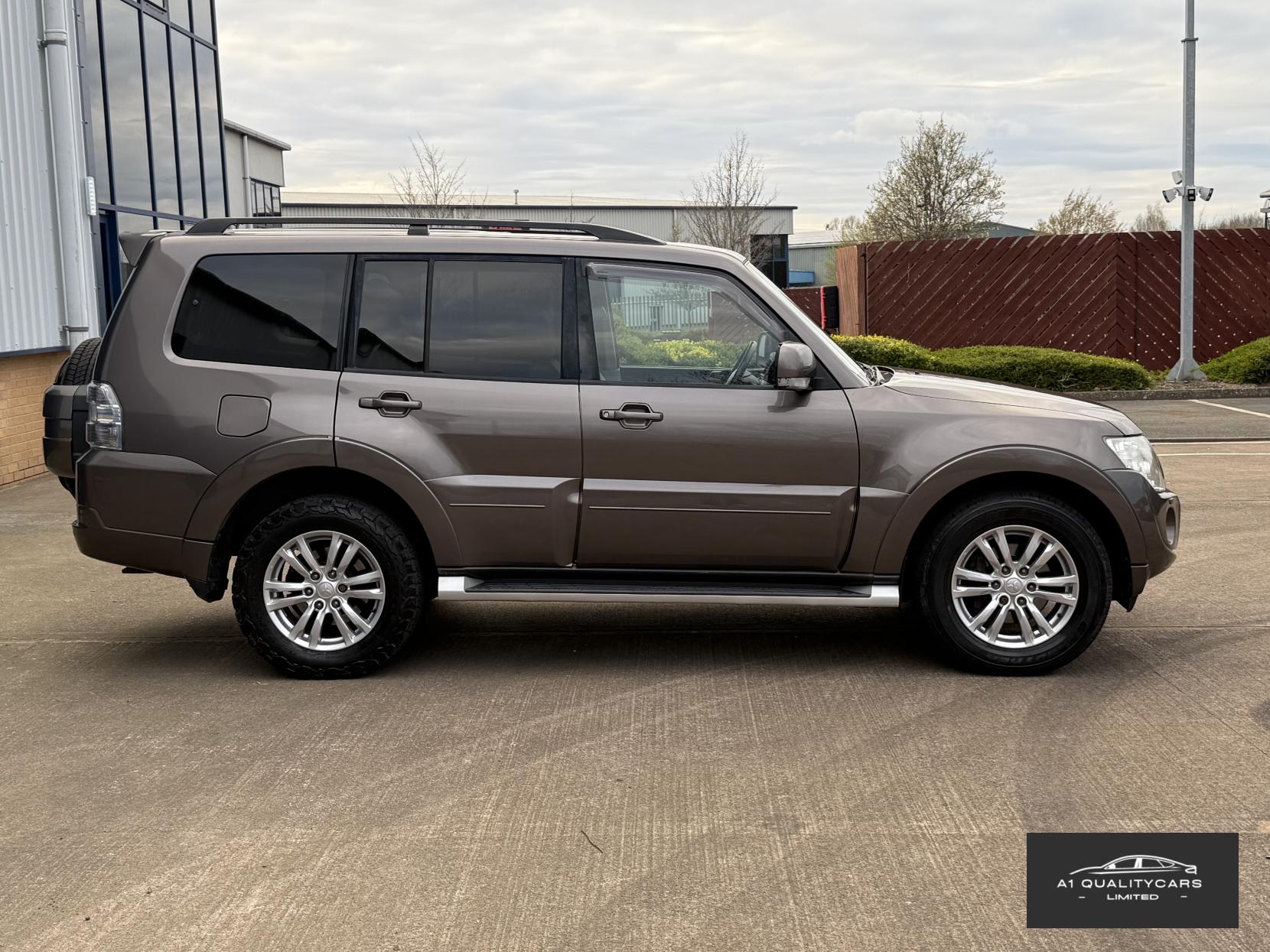 Mitsubishi Shogun 3.2 DI-DC SG3 SUV 5dr Diesel Auto 4WD Euro 5 LWB (197 ps)