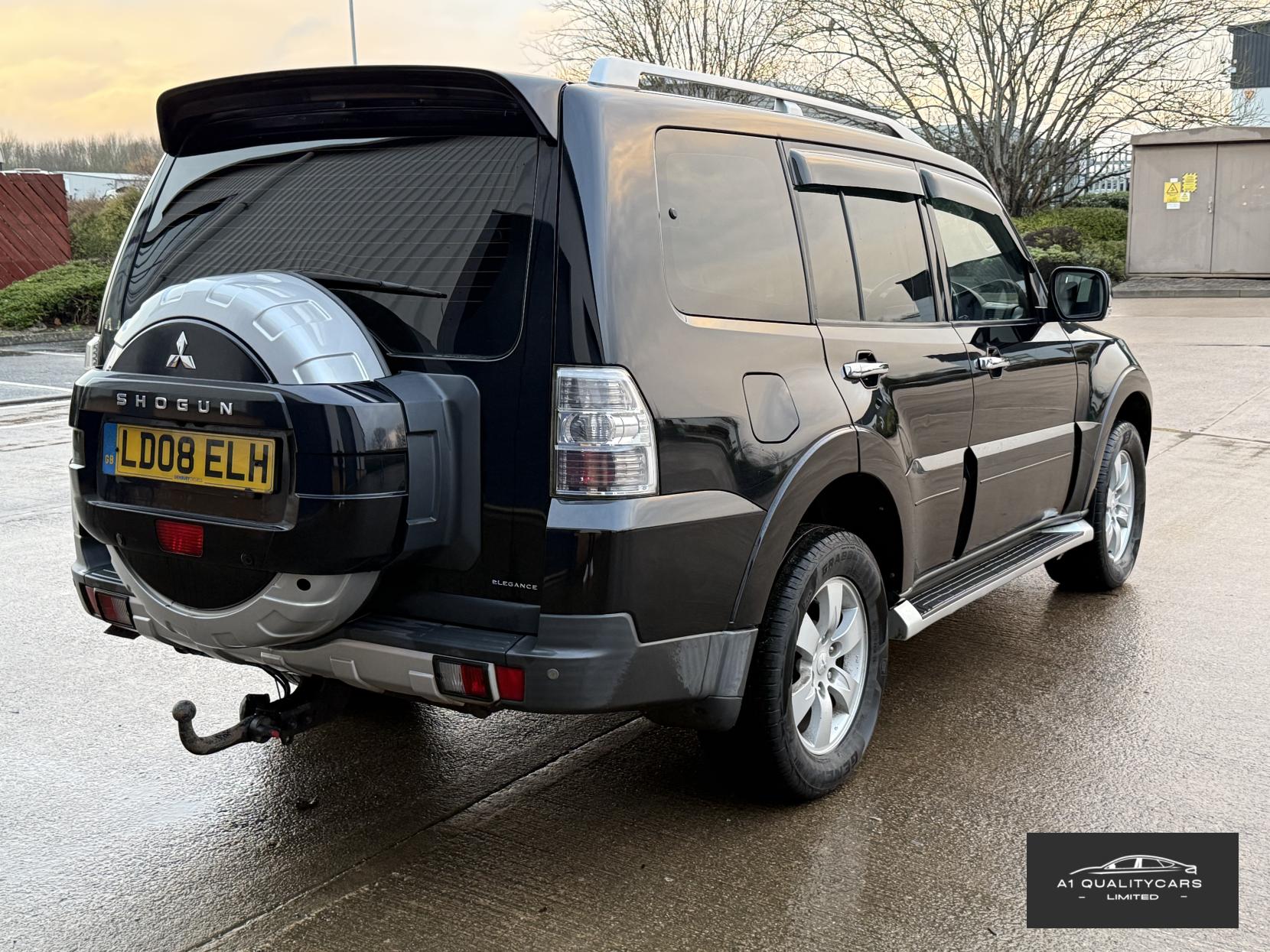 Mitsubishi Shogun 3.2 DI-DC Elegance SUV 5dr Diesel Auto 4WD Euro 4 LWB (168 ps)