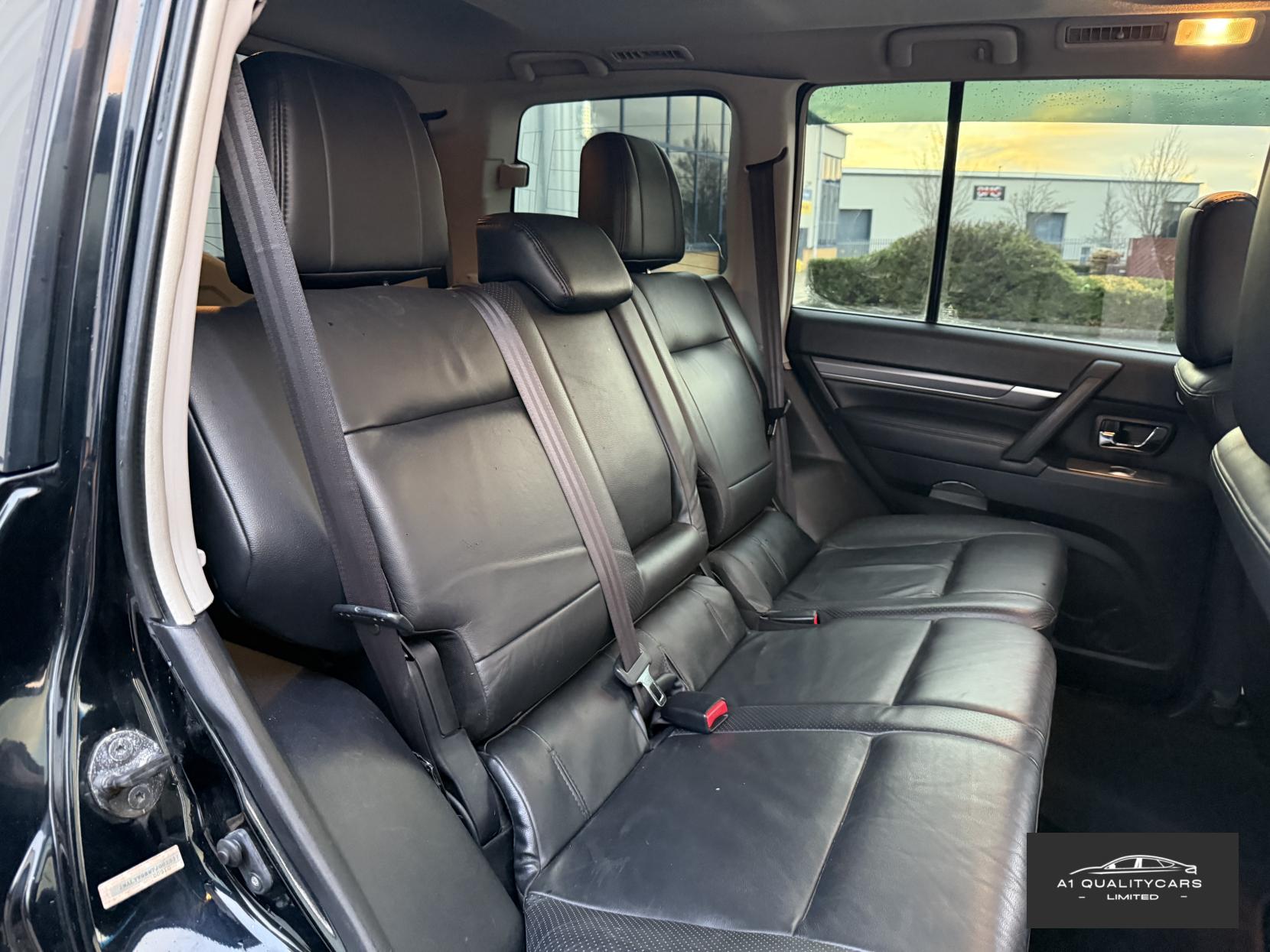 Mitsubishi Shogun 3.2 DI-DC Elegance SUV 5dr Diesel Auto 4WD Euro 4 LWB (168 ps)