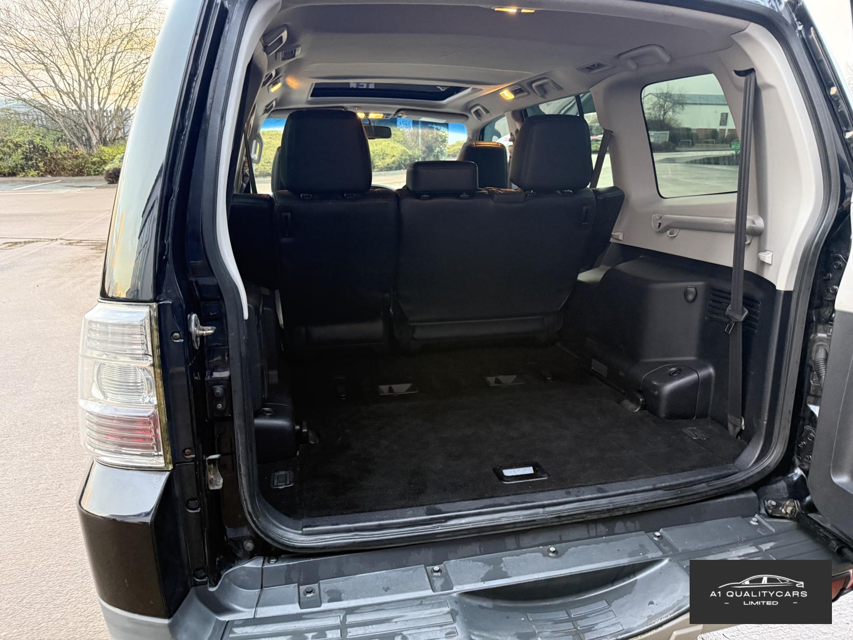 Mitsubishi Shogun 3.2 DI-DC Elegance SUV 5dr Diesel Auto 4WD Euro 4 LWB (168 ps)