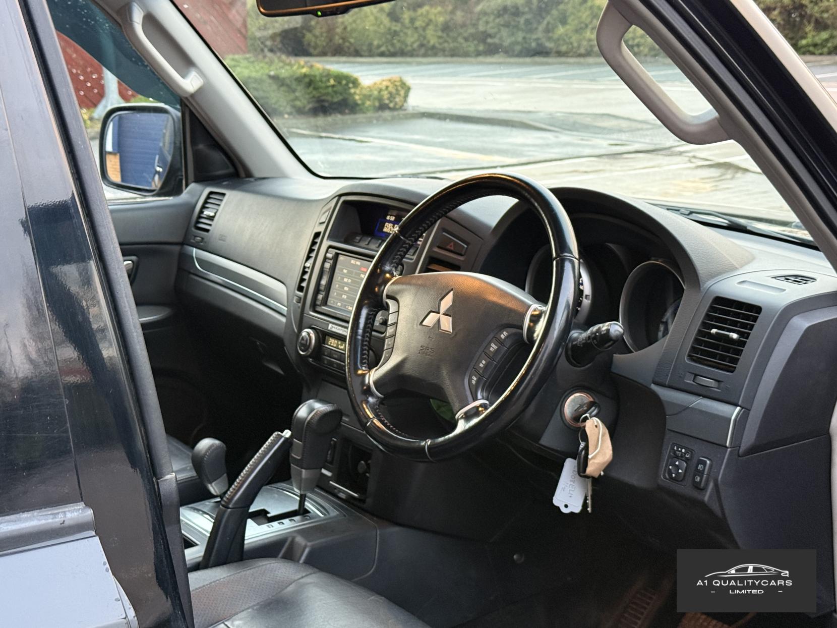 Mitsubishi Shogun 3.2 DI-DC Elegance SUV 5dr Diesel Auto 4WD Euro 4 LWB (168 ps)