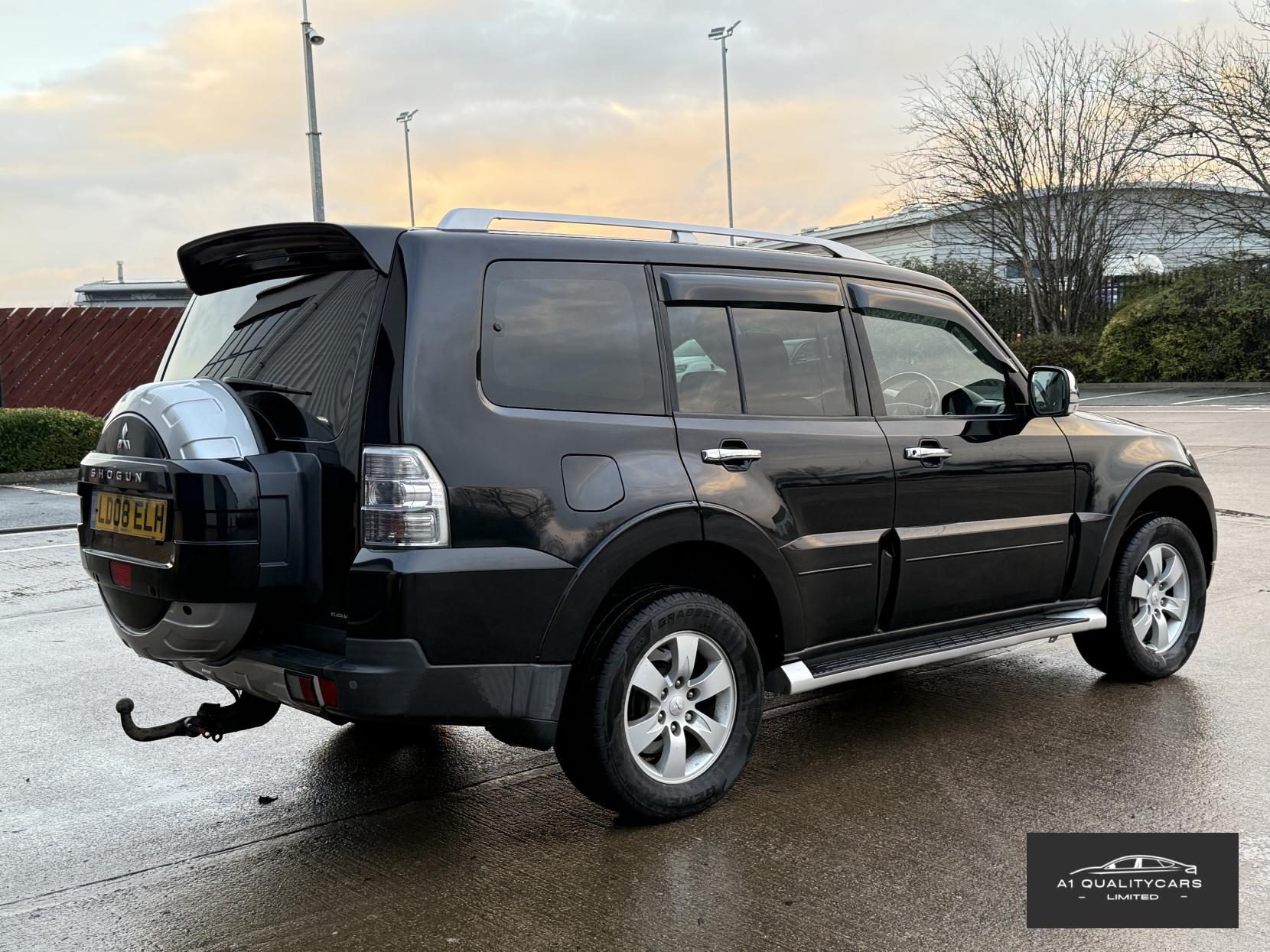 Mitsubishi Shogun 3.2 DI-DC Elegance SUV 5dr Diesel Auto 4WD Euro 4 LWB (168 ps)