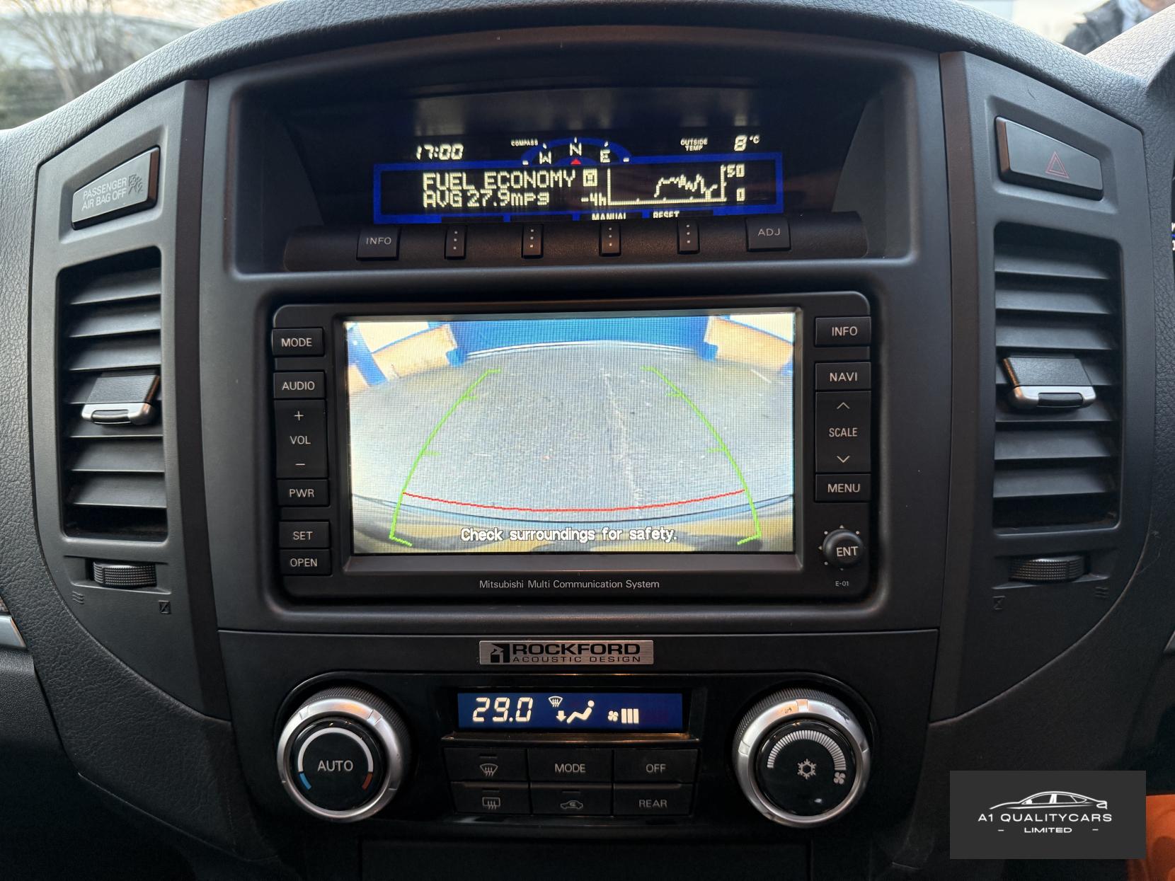 Mitsubishi Shogun 3.2 DI-DC Elegance SUV 5dr Diesel Auto 4WD Euro 4 LWB (168 ps)