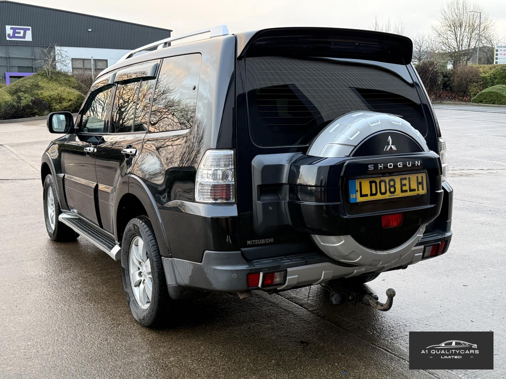 Mitsubishi Shogun 3.2 DI-DC Elegance SUV 5dr Diesel Auto 4WD Euro 4 LWB (168 ps)