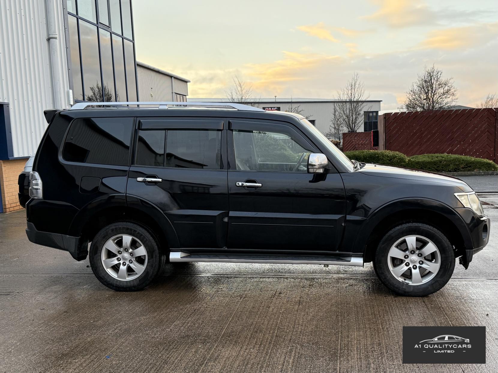 Mitsubishi Shogun 3.2 DI-DC Elegance SUV 5dr Diesel Auto 4WD Euro 4 LWB (168 ps)