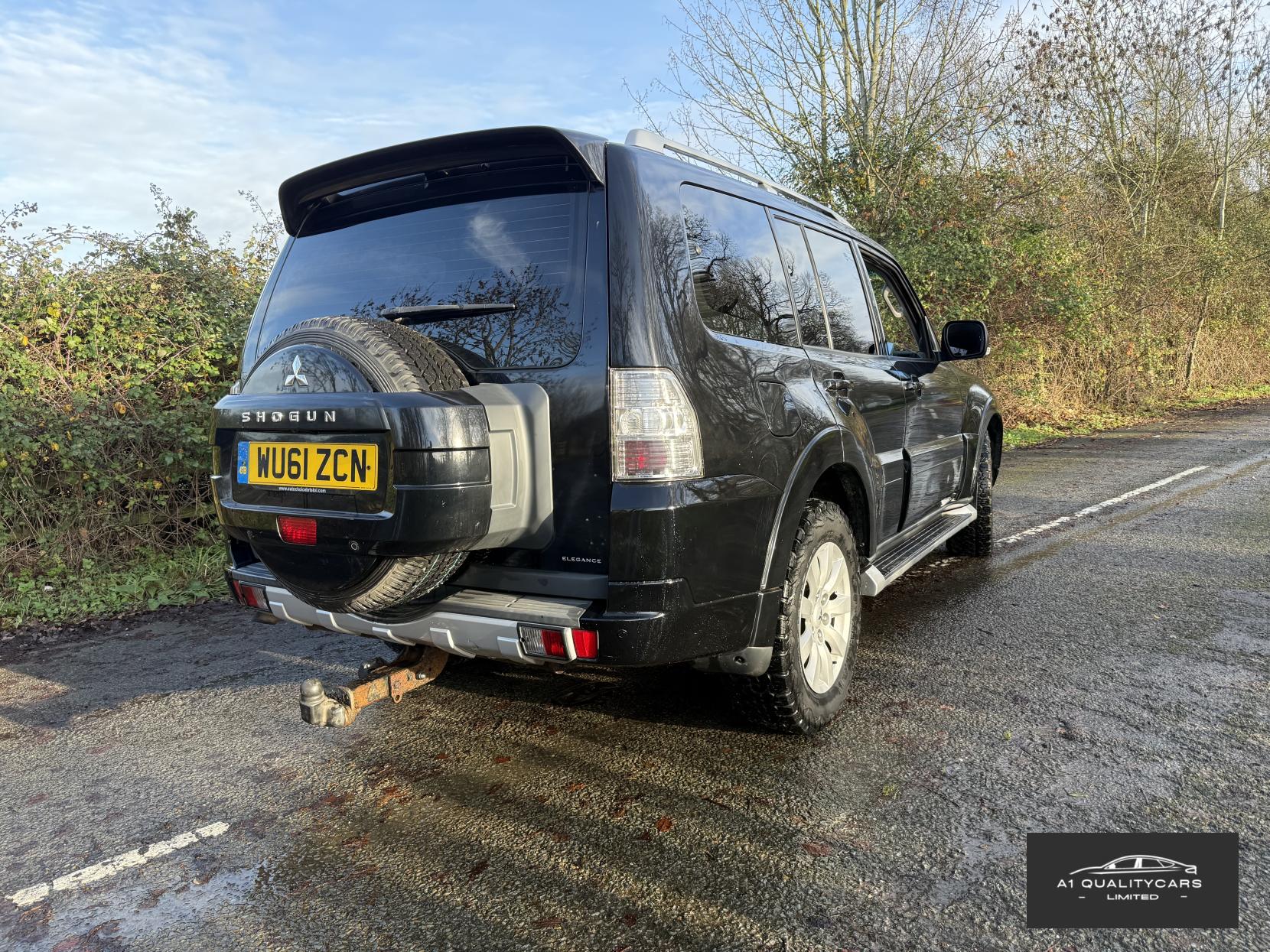 Mitsubishi Shogun 3.2 DI-DC Elegance SUV 5dr Diesel Auto 4WD Euro 5 LWB (197 ps)