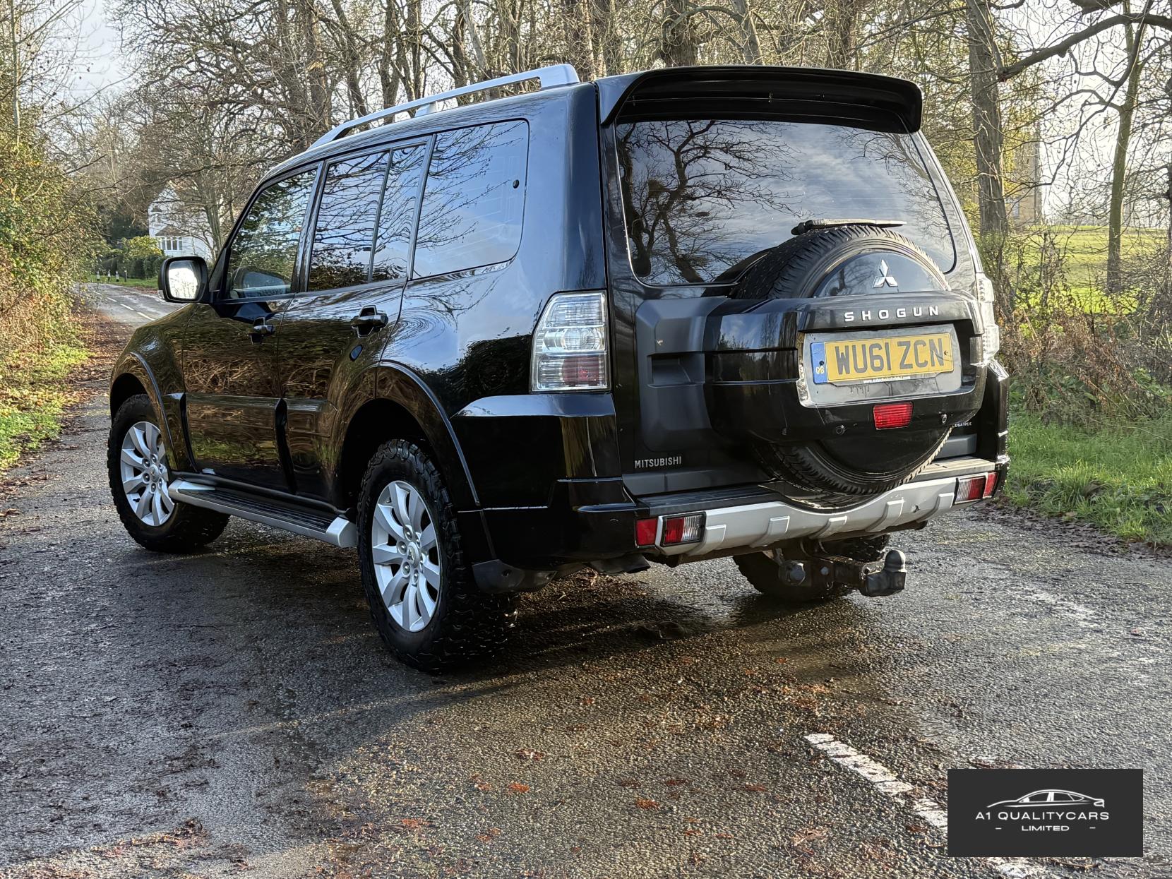 Mitsubishi Shogun 3.2 DI-DC Elegance SUV 5dr Diesel Auto 4WD Euro 5 LWB (197 ps)