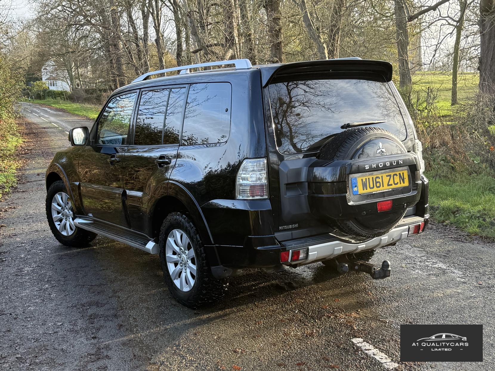 Mitsubishi Shogun 3.2 DI-DC Elegance SUV 5dr Diesel Auto 4WD Euro 5 LWB (197 ps)